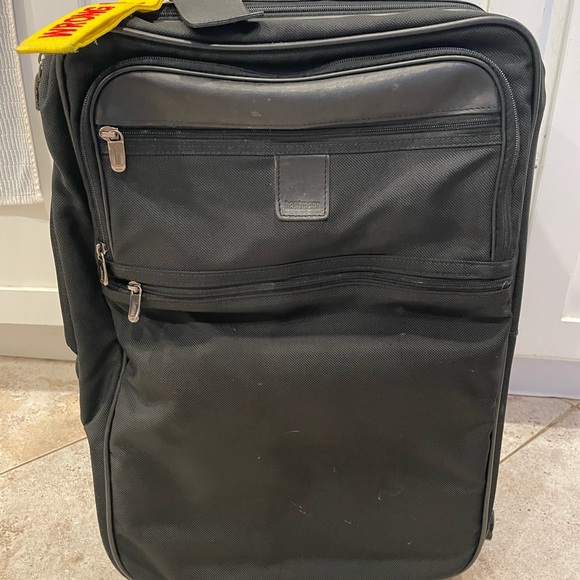 Hartmann Other - Hartmann 2 wheeled carryon luggage black